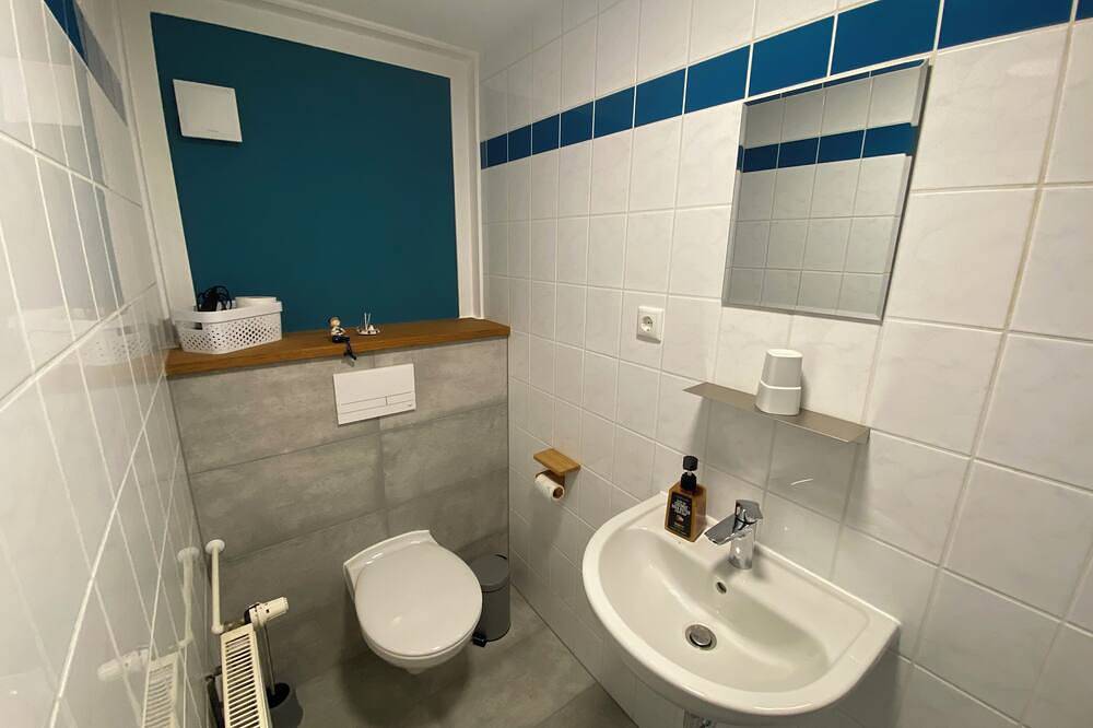 Ganze Wohnung, Einzelzimmer mit Bad und Gemeinschaftsküche im Hofgohlis in Cossebaude, Dresden