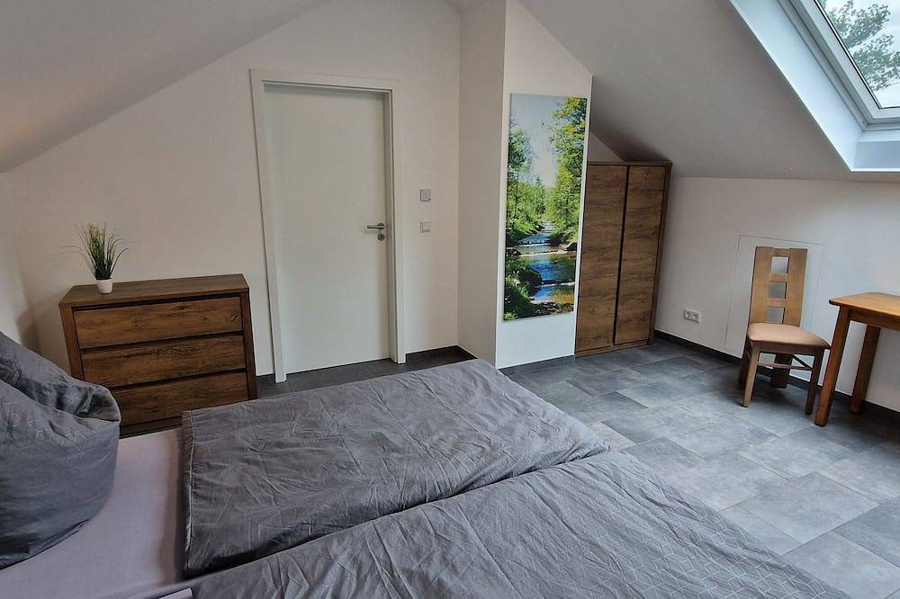 Ganze Wohnung, Haus am Wald \nruhig gelegene Ferienwohnung im Og mit großem Garten in Tabarz, Rennsteig
