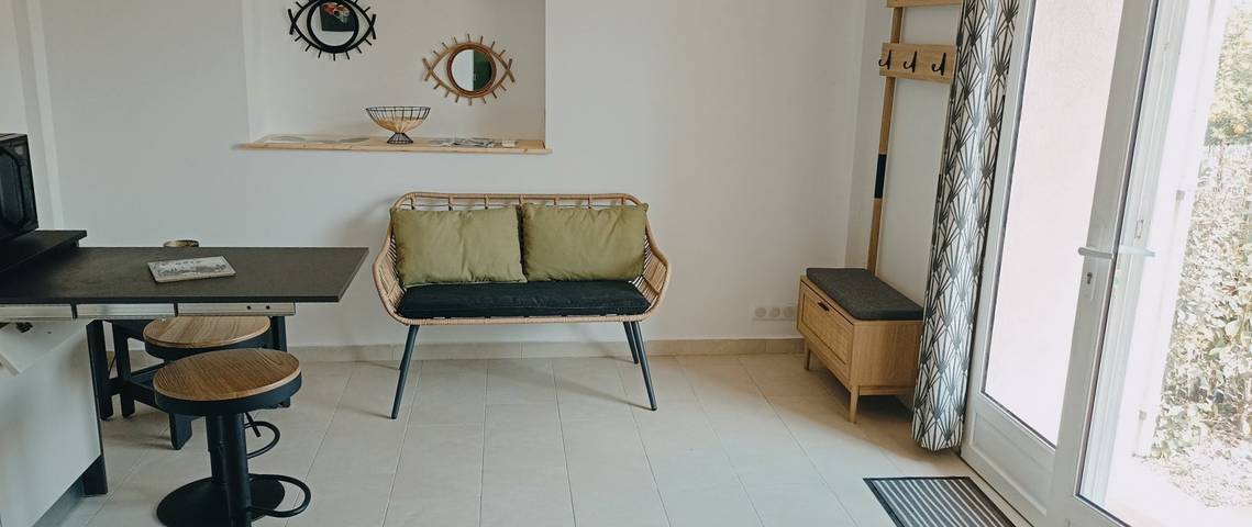 Gîte pour 2 personnes, avec terrasse ainsi que jardin et piscine à Grasse - 3