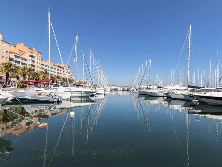 Appartement de vacances pour 6 personnes, avec piscine et jardin