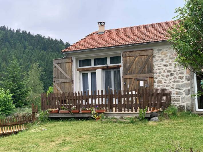 Location de vacances pour 7 personnes, avec terrasse dans La Croix de Bauzon