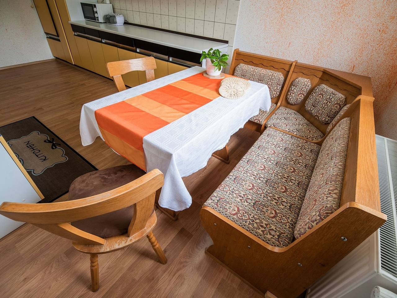 Ganze Wohnung, Quiet and Sunny Apartment with Balcony - Two Bedroom Apartment with Balcony in Karawanken und Bachergebirge, Radovljica