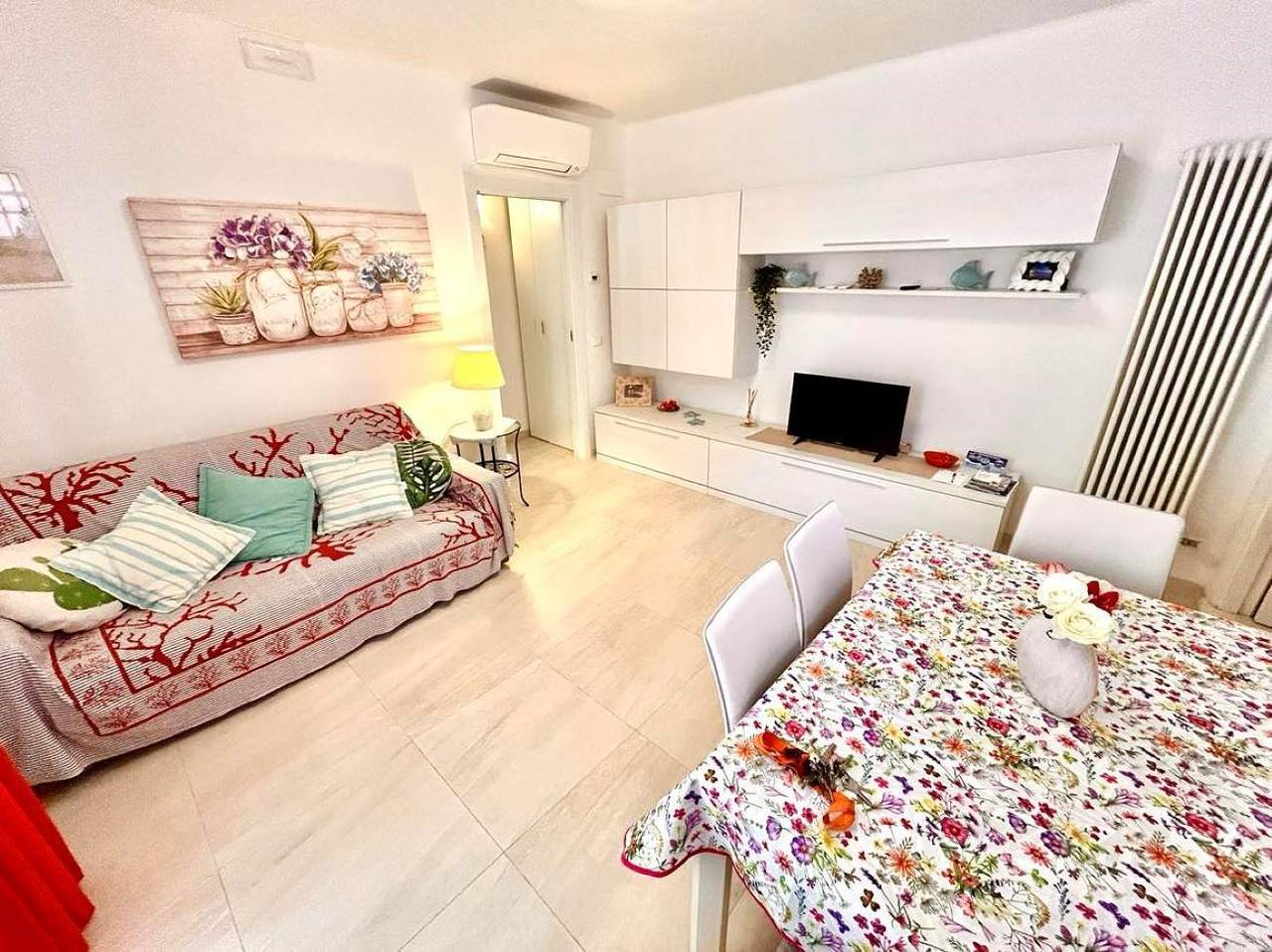 Appartement entier, Nuovissimo bilocale in centro con 2 bagni e Wi-Fi in Numana, Riviera del Conero