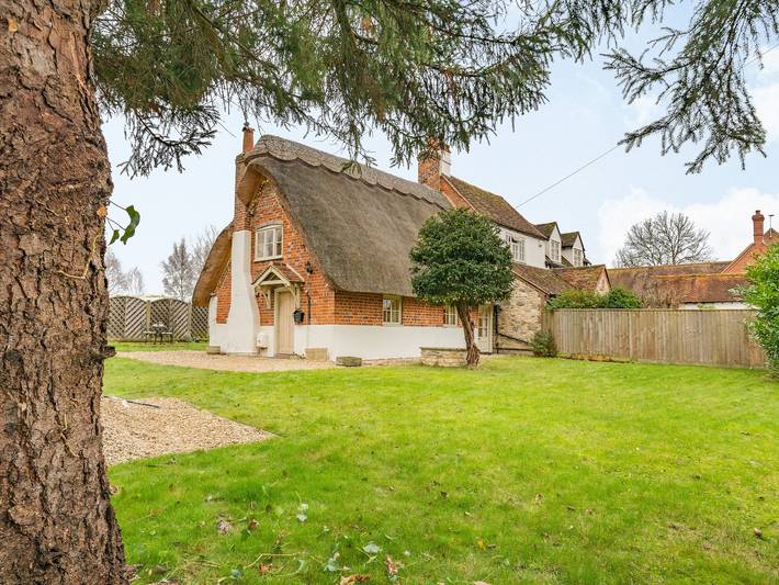 Cottage for 4 people, with garden, with pets in North Wessex Downs