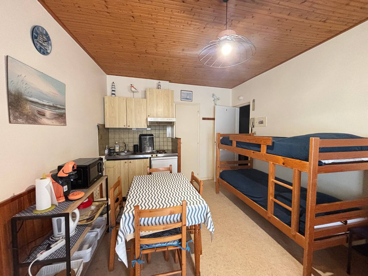 Entire studio, Simple studio near the beach with balcony in Les Sables-d'Olonne, Vendée