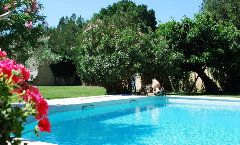 Location de vacances pour 6 personnes, avec piscine ainsi que jardin et terrasse, animaux acceptés à Sorgues - 2