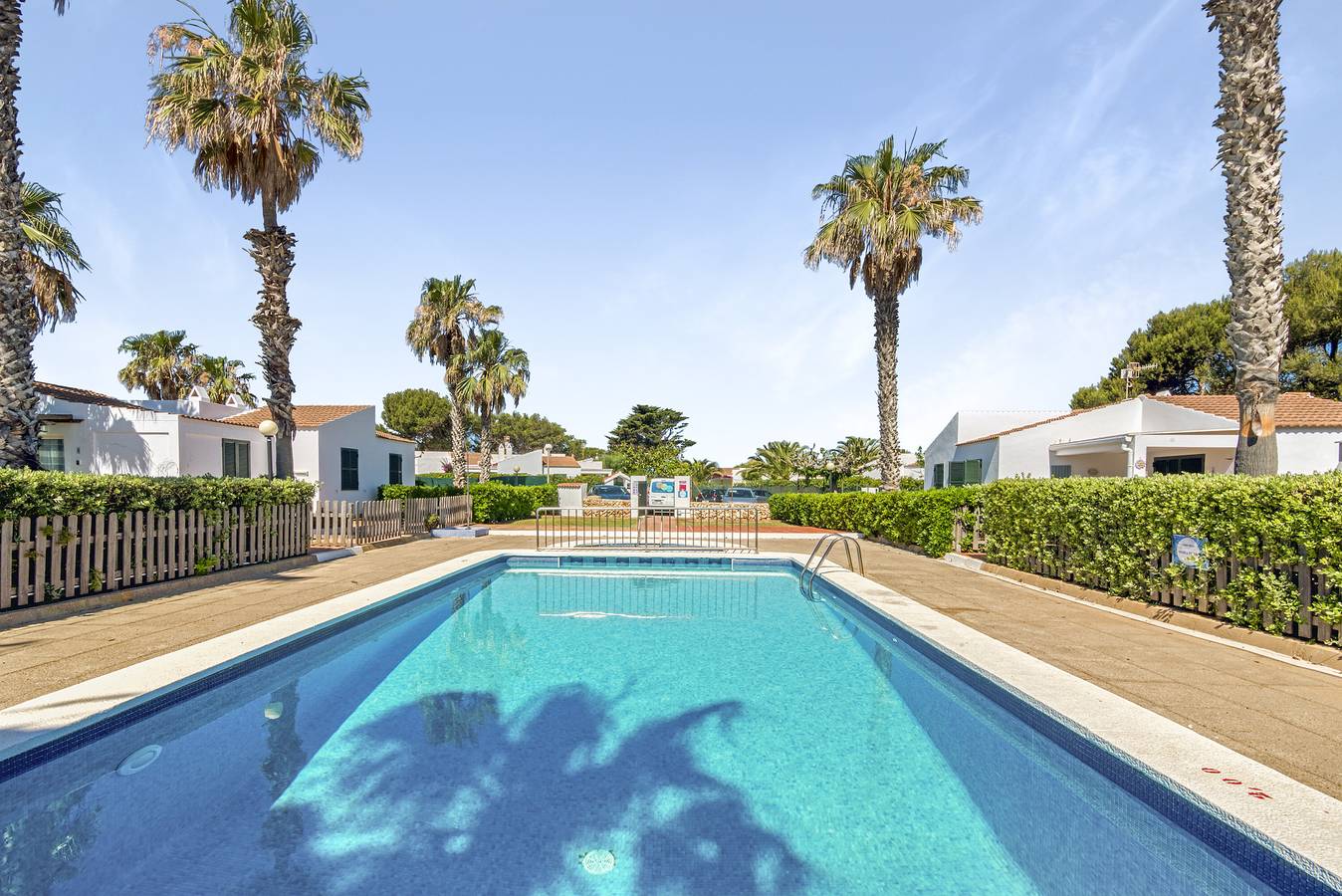 Maison de vacances 'Sa Calma House' avec piscine partagée, terrasse privée et climatisation in Cap d'Artrutx, Ciutadella