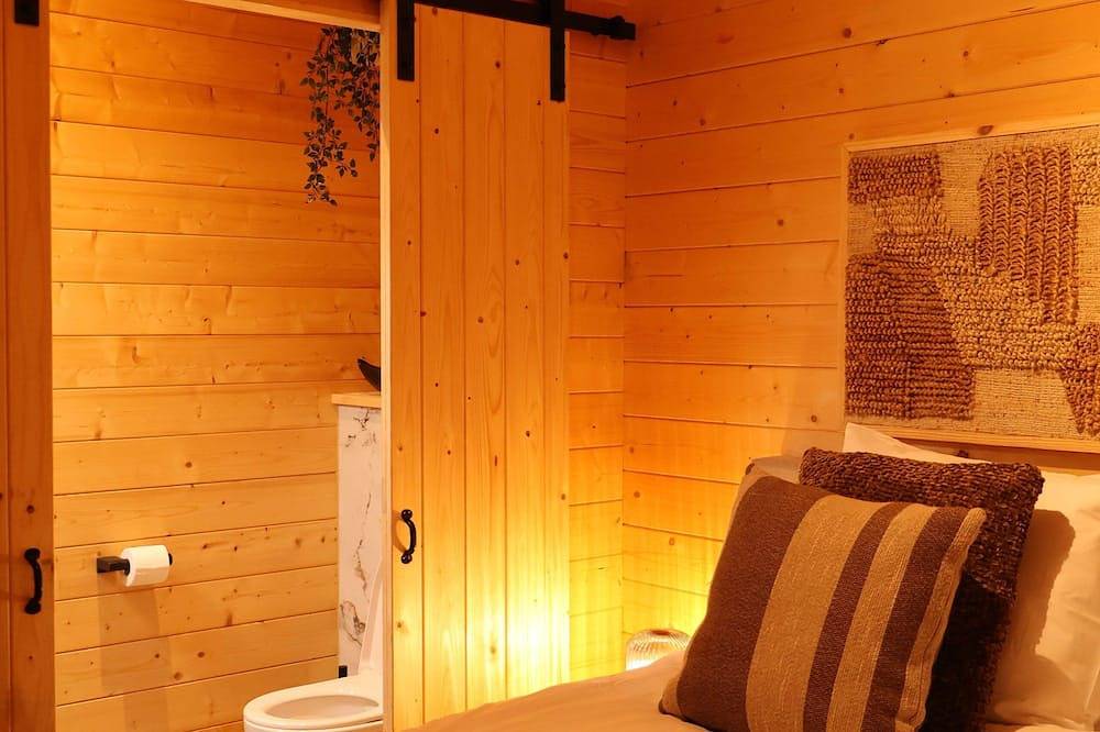Luxury Wooden Wellness Forest House with Sauna -Amora 174 in Eindhoven, Nordbrabant