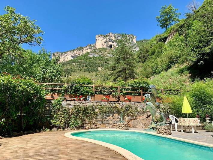 Location de vacances pour 8 personnes, avec Balcon et Terrasse ainsi que Jardin et Piscine à Saint-Pierre-des-Tripiers