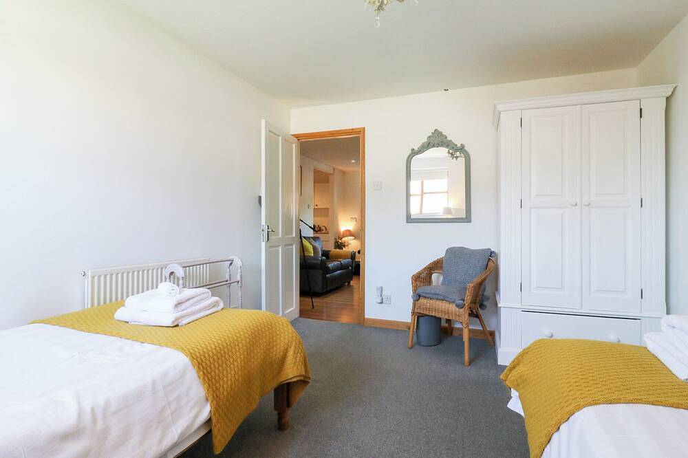 Bb House, family friendly, with a garden in Roxhill Manor Farm in Marston Moretaine, Central Bedfordshire