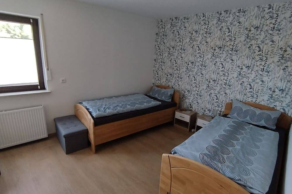 Ganze Wohnung, Ferienappartement Seeblick - Ruhige Wohnung am Aartalsee in Bischoffen, Naturpark Lahn-Dill-Bergland
