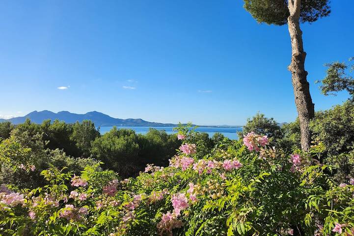 Ferienwohnung für 4 Personen, mit Balkon und Garten sowie Pool in Formentor