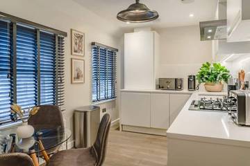 Apartment for 4 People in Chinatown, London, Photo 3