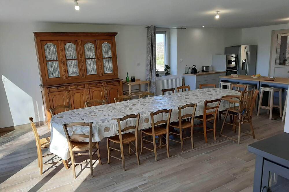 Grand Gîte avec piscine pour 15 personnes dans l'ouest Aveyron in Lédergues, Aveyron