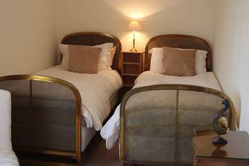 Log Cabin for 6 People in Thorpe Park, Surrey, Photo 2