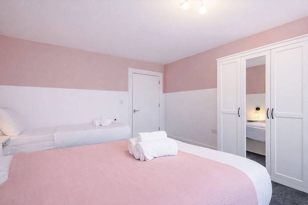 Entire apartment, Budget Friendly Private Apartment - Free Parking in Greater Manchester
