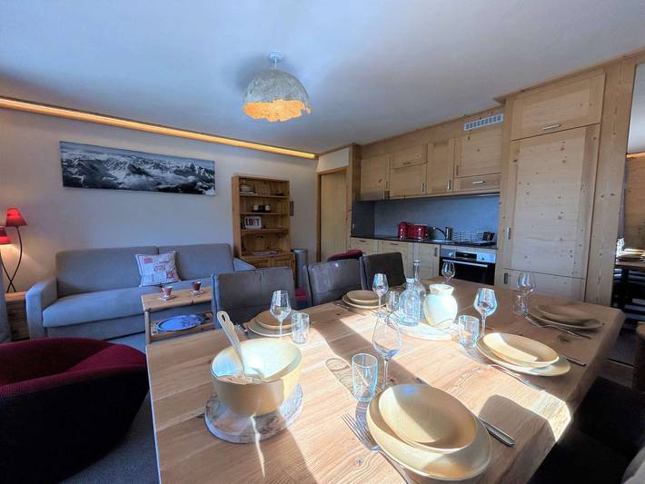 Ganze Wohnung, Geräumige Ferienwohnung mit 3 Schlafzimmern für 8 Personen, südwestbalkon, nahe Sessellift Morel in Les Allues, Vanoise-Massiv