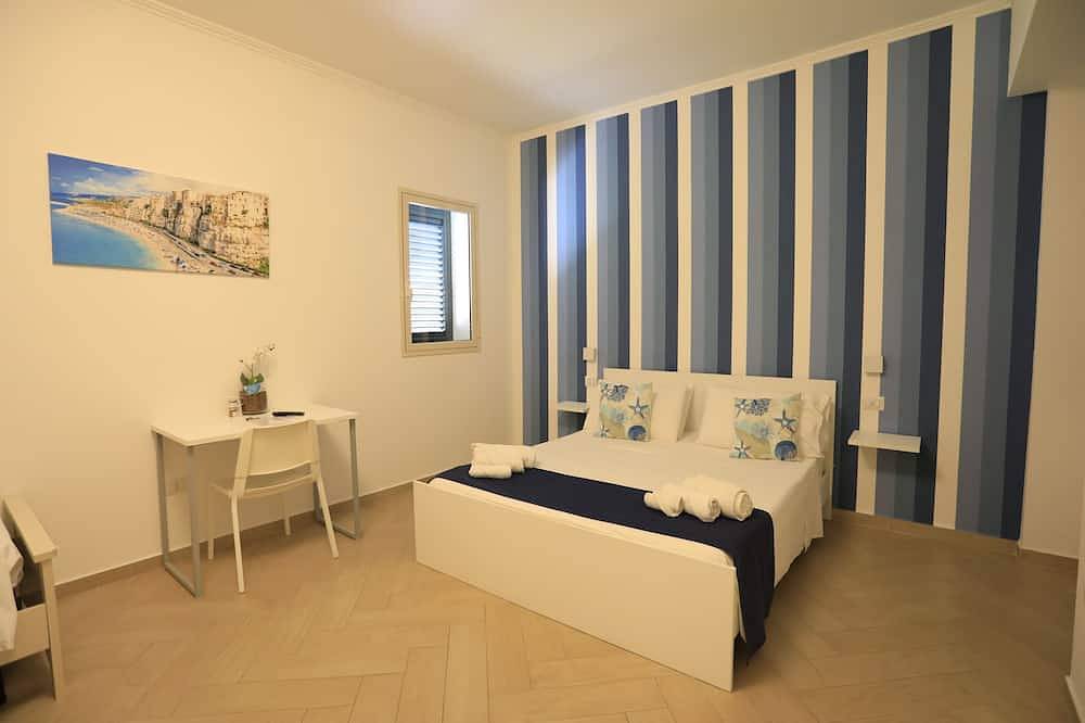 Onofrio House Tropea (Triple Room) in Tropea, Vibo Valentia Province