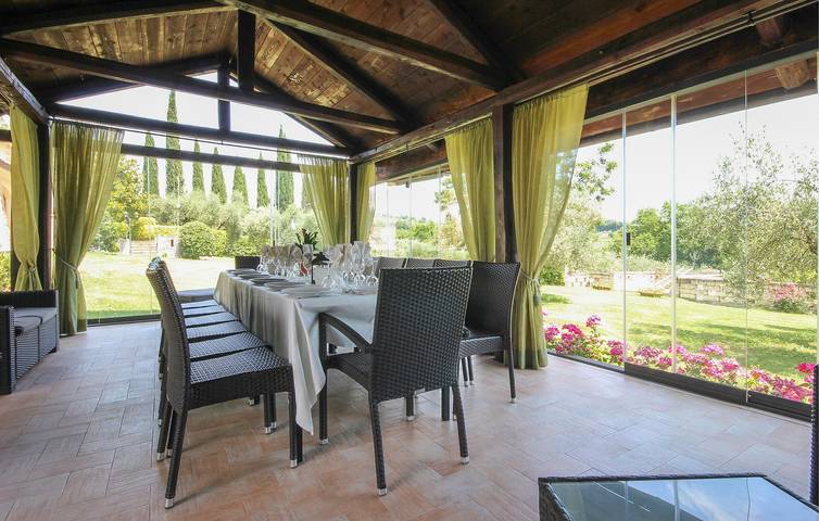 Gemütliche 200 m² große Ferienwohnung mit Pool und WLAN, 2 km vom Stadtzentrum von Selci entfernt in Selci, Rieti Provinz