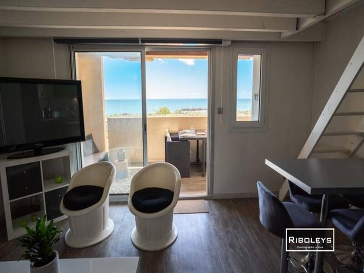 Gîte pour 4 personnes, avec piscine et balcon, adapté aux familles dans Plage de la Farinette - 2