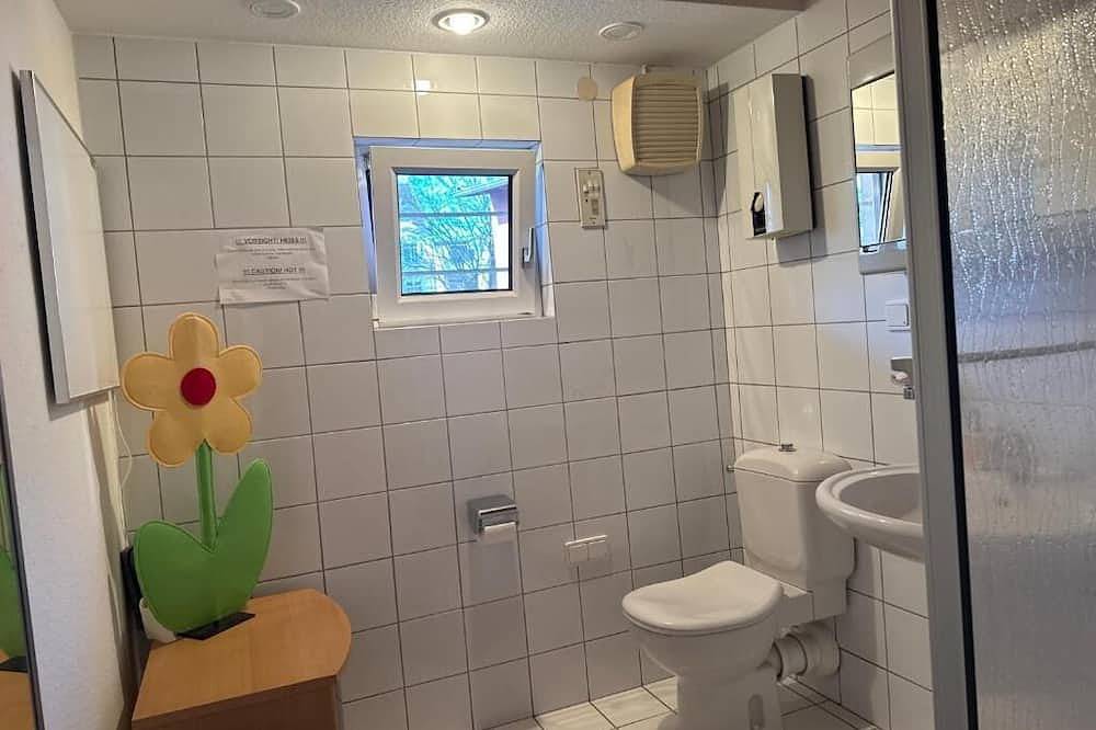 Entire apartment, Cozy vacation apartment close to Benrath Castle Düsseldorf with terrace and kitchen in Düsseldorf, Düsseldorf region