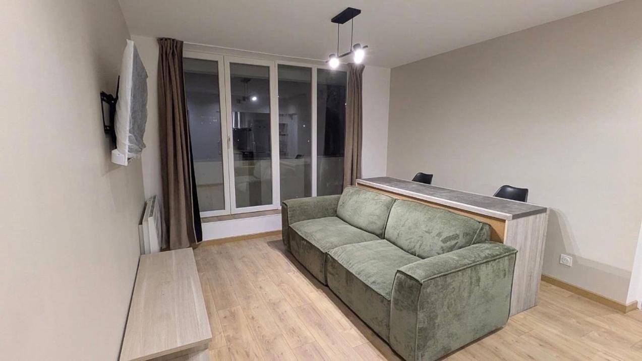 Appartement entier, One-Bedroom Apartment in Saint-Jean-Bonnefonds, Parc Naturel Régional du Pilat