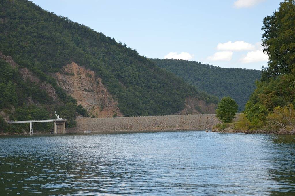Log Cabin for 6 Guests in Watauga Lake, Blue Ridge Mountains