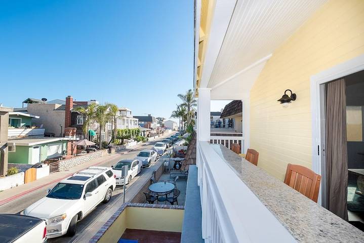 Beach rental for 8 people, with balcony in Orange County