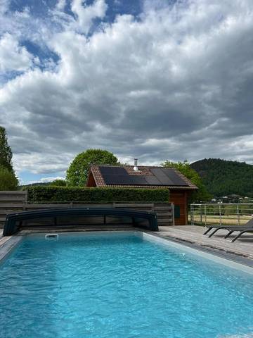 Maison de campagne pour 6 personnes, avec piscine ainsi que jacuzzi et jardin, adapté aux familles à Ramonchamp