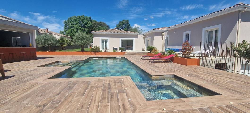Villa pour 10 personnes, avec jardin et jacuzzi dans Massif central