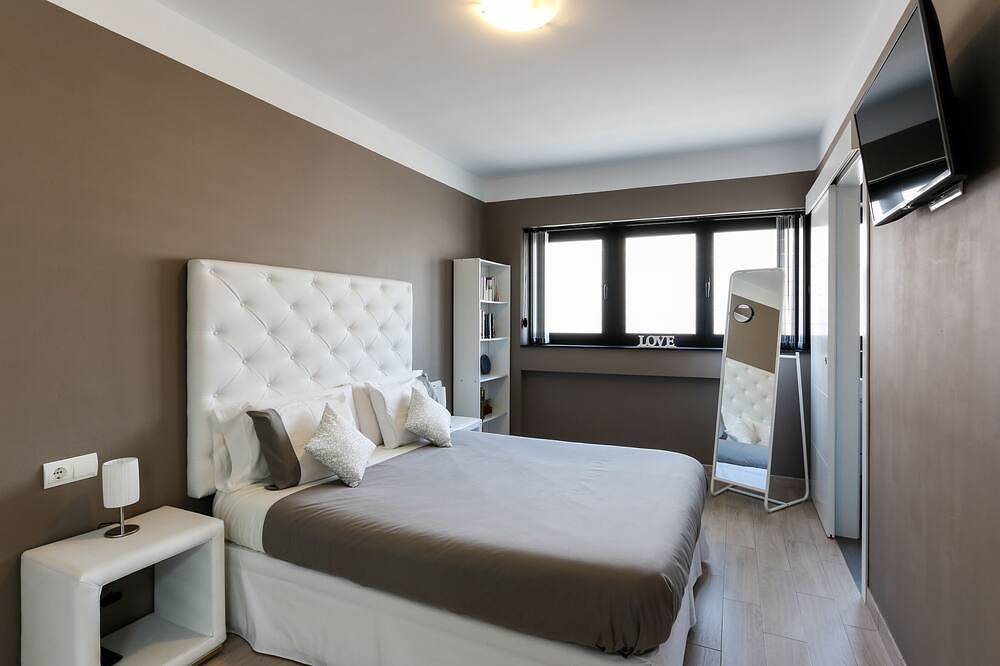 Menorca: Casa en el centro de Ciutadella con piscina climatizada y garaje in Ciudadela, Menorca