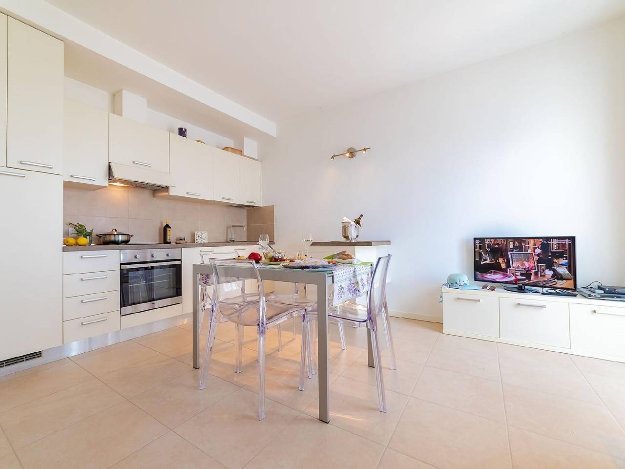 Entire holiday apartment, Holiday apartment Alabatros with infinity pool in Magliolo, Ligurian Alps