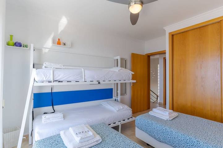 Villa Eldomar Heated Pool and Barbecue in Estreito da Calheta, Madeira