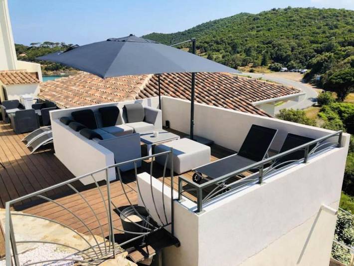 Location de vacances pour 8 personnes, avec jardin ainsi que piscine et terrasse dans Plage de Fautea - 3