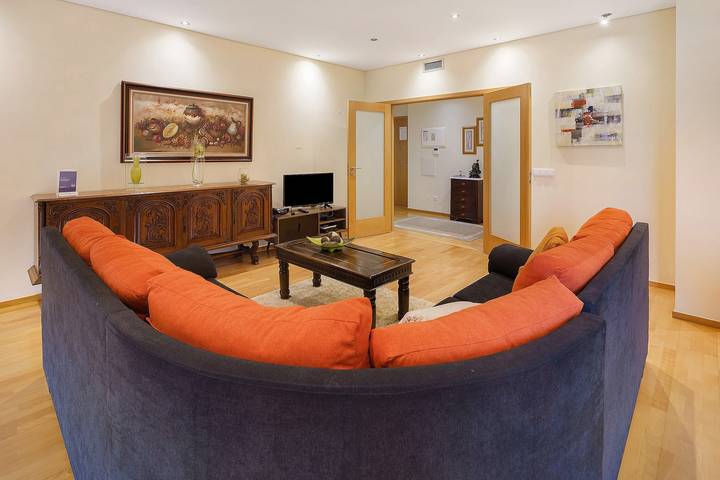 Apartamento entero, Apartamento 'T3 Ponta Delgada' con vistas al mar, Wi-Fi y aire acondicionado in Isla de San Miguel, Ponta Delgada