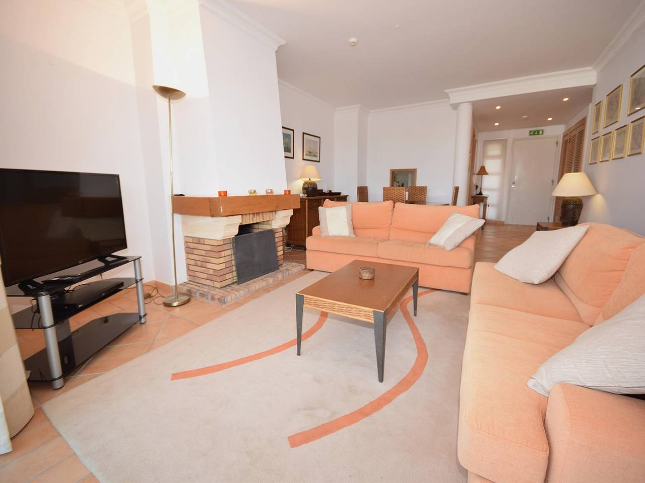 Appartement entier, Appartement avec balcon ensoleillé et piscine in Quarteira, District de Faro