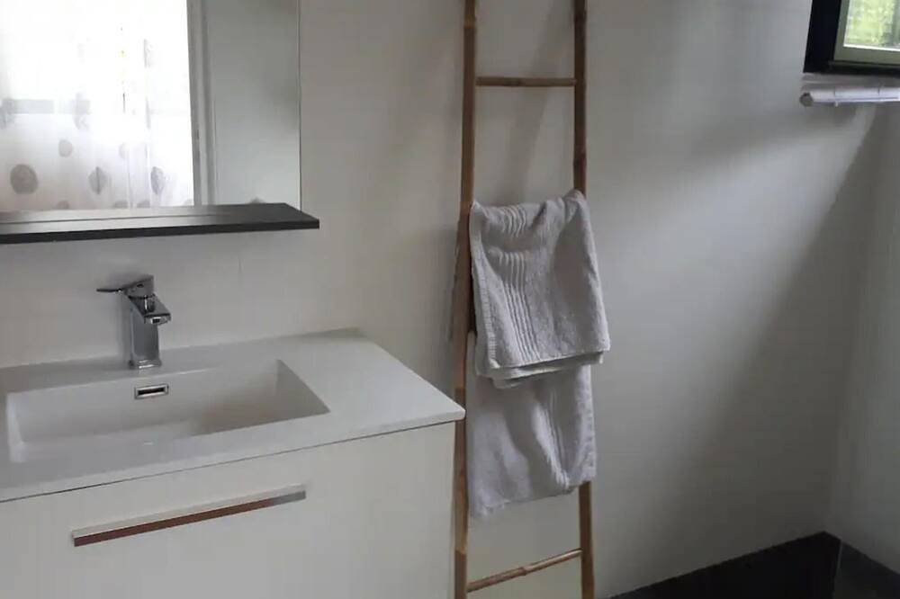 Ganze Wohnung, Fully self-contained apartment with large garden in Pau, Béarn