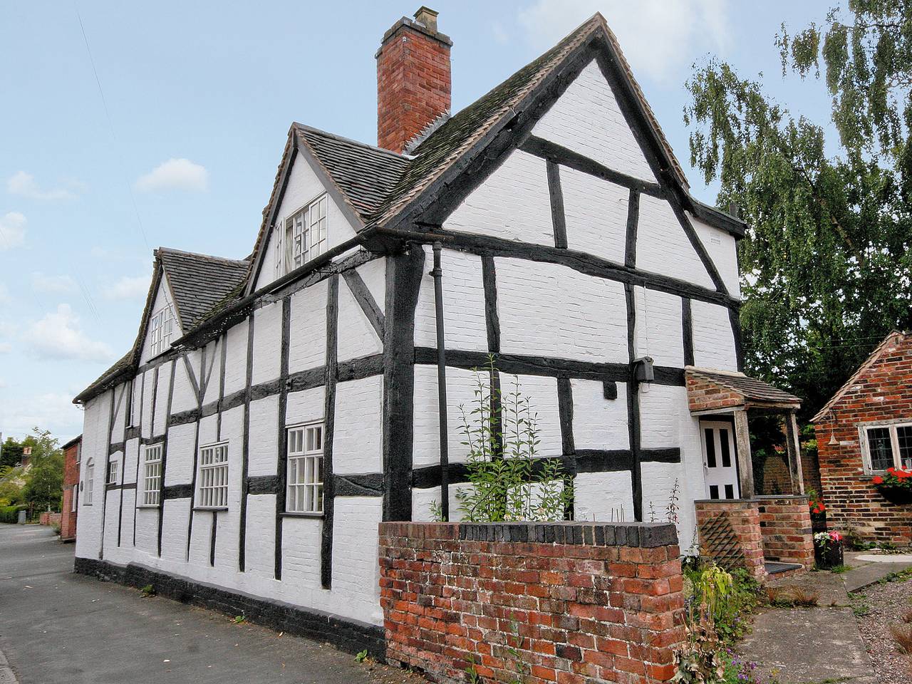 Swiss Cottage - E5375 in Staffordshire