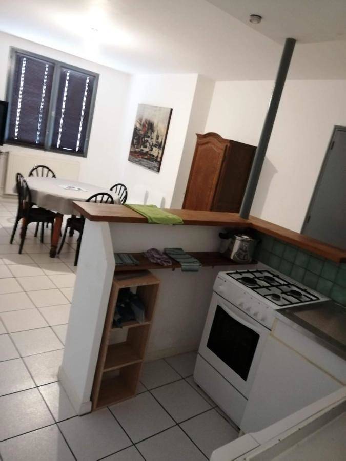 Appartement entier, Appart simple entier 3 chambres avec cour pour 2 a 7 personnes à château-gontier in Château-Gontier-sur-Mayenne, Mayenne