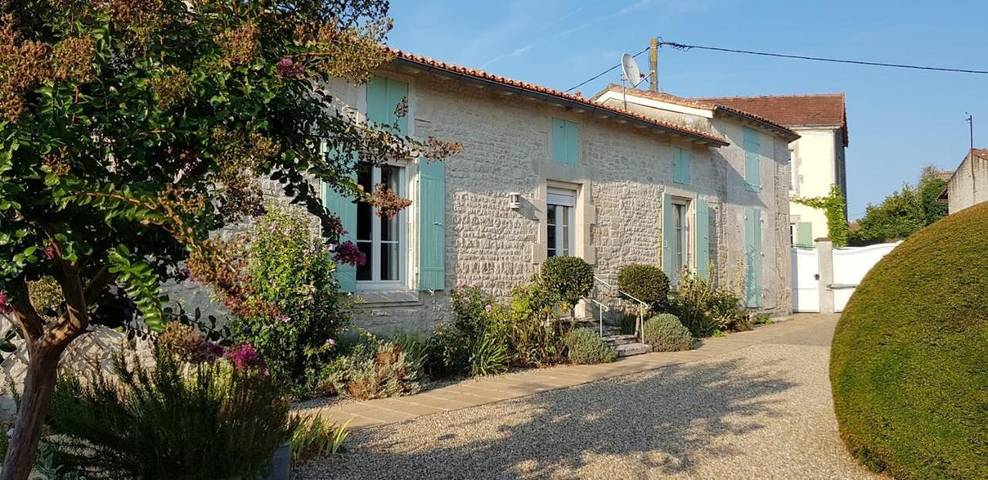 Location de vacances pour 7 personnes, avec terrasse à Aulnay