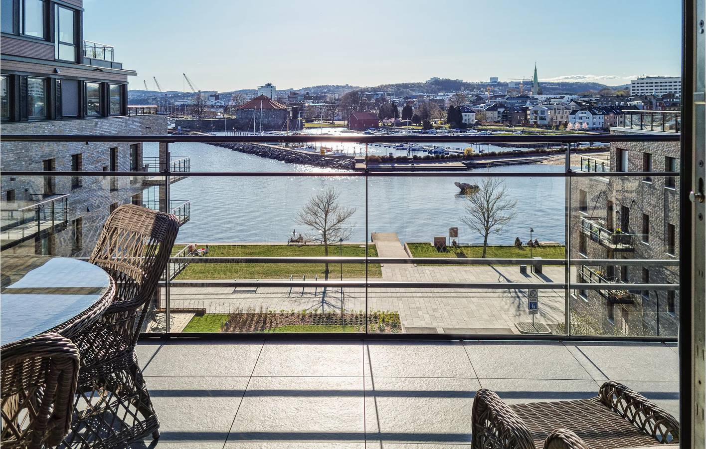 Hel ferielejlighed, Ferielejlighed for 4 personer med terrasse in Kristiansand