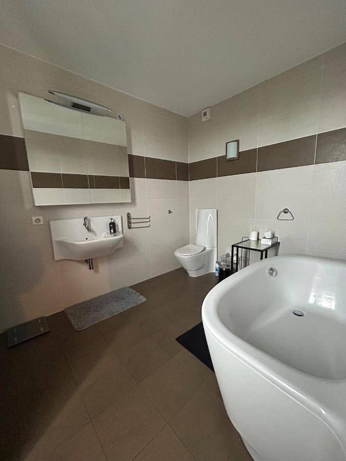 Appartement entier, Three-Bedroom Apartment in Saint-Genis-Pouilly, Gex