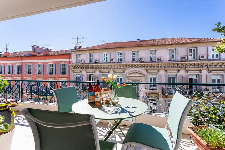 Gîte pour 4 personnes, avec terrasse dans Place Massena - 2