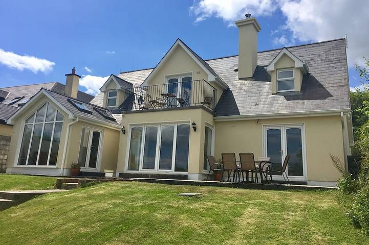 Holiday rental for 8 people, with garden in Kinsale