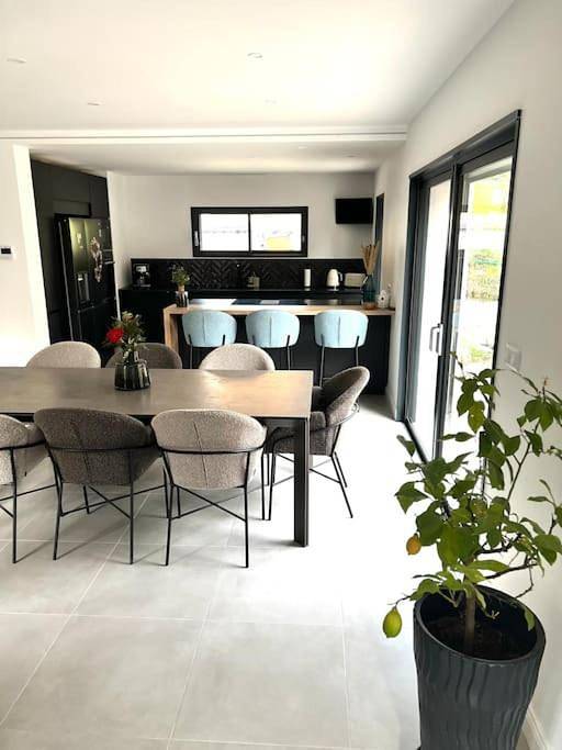 Location de vacances pour 8 personnes, avec piscine et terrasse à La Bouilladisse - 3