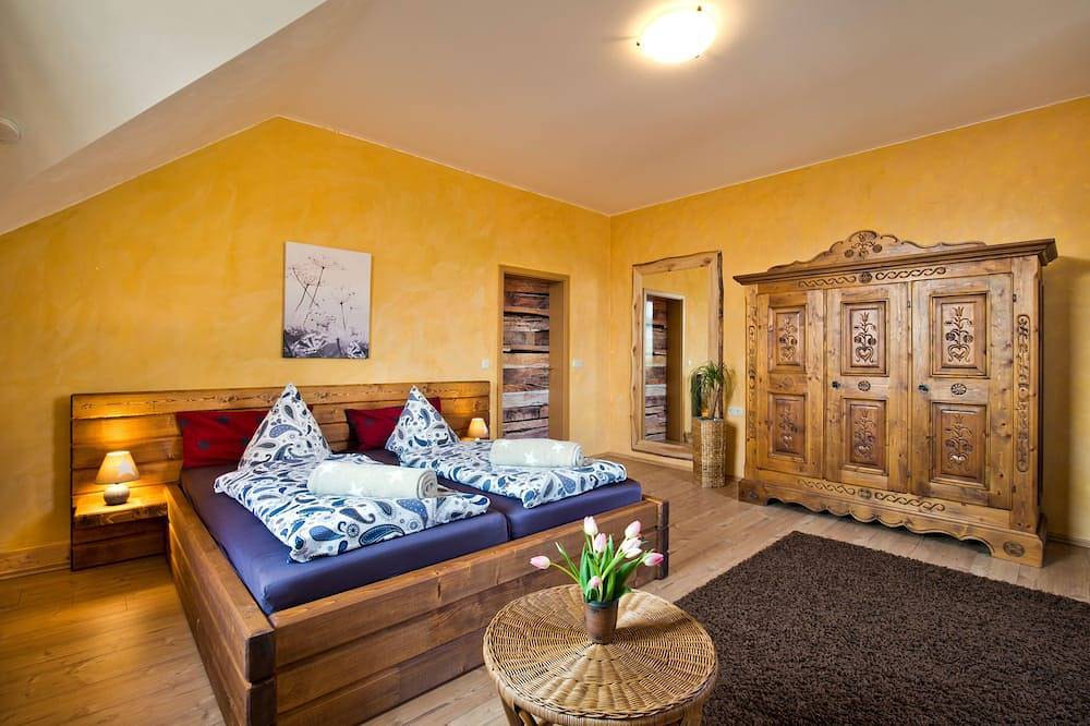 Ganze Wohnung, Erfrischend kreative & geräumige Ferienwohnung \"Hochfilzen\" in Oybin, Zittauer Gebirge