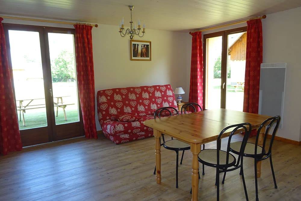 2/4-person apartment in a ground-floor chalet + Terrace + Swimming pool in La Chapelle-en-Valgaudémar, Parque Nacional de los Ecrins