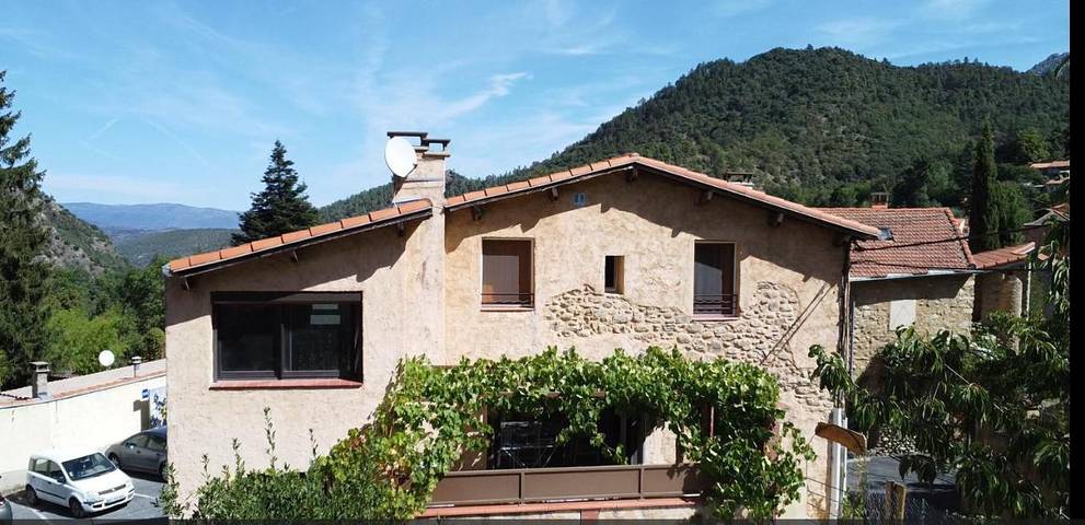 Location de vacances pour 2 personnes, avec vue et terrasse à Casteil - 2