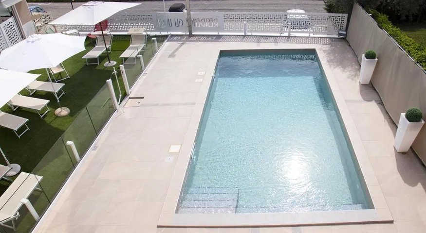 Aparthotel para 3 personas, con piscina además de vistas y jardín - 1