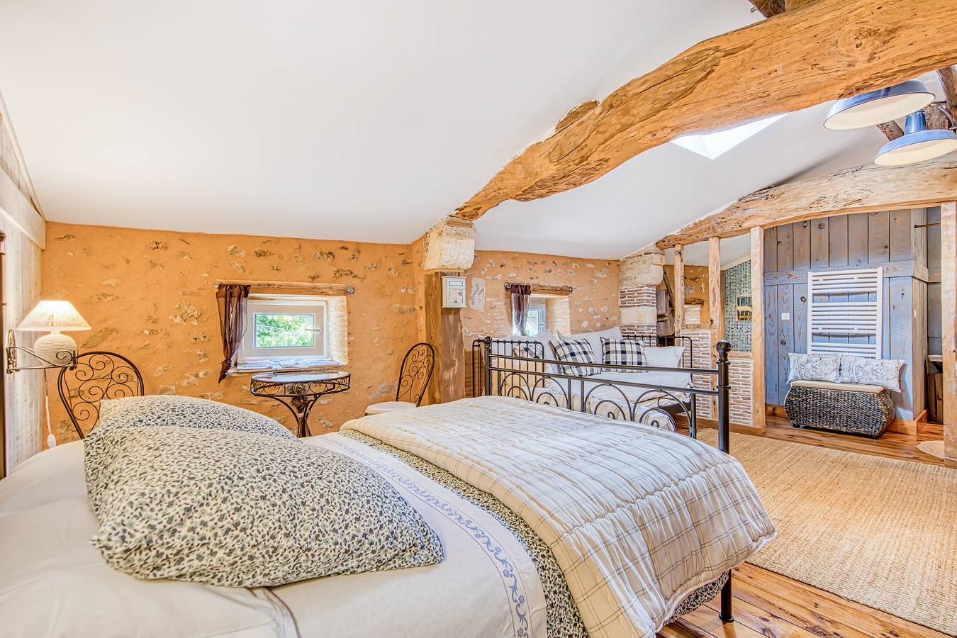 Bed and Breakfast 'L'orée De Lansot - Chambre Mansarde' met Gedeeld Terras, Gedeelde Tuin en Wi-Fi in Noaillan, Langon en omgeving